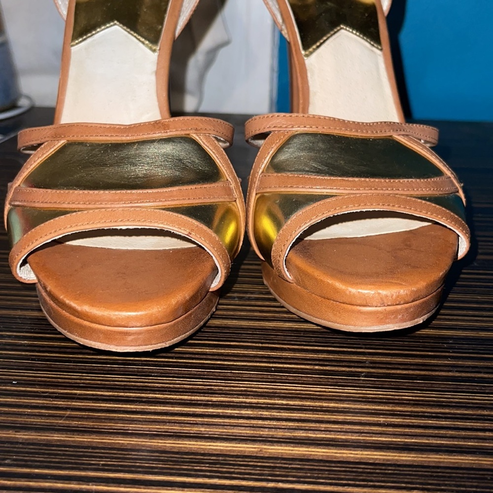 Brown Micheal Kors heels!!! - Picture 4 of 10